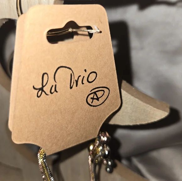 Bracelets - Picture 7 of 9